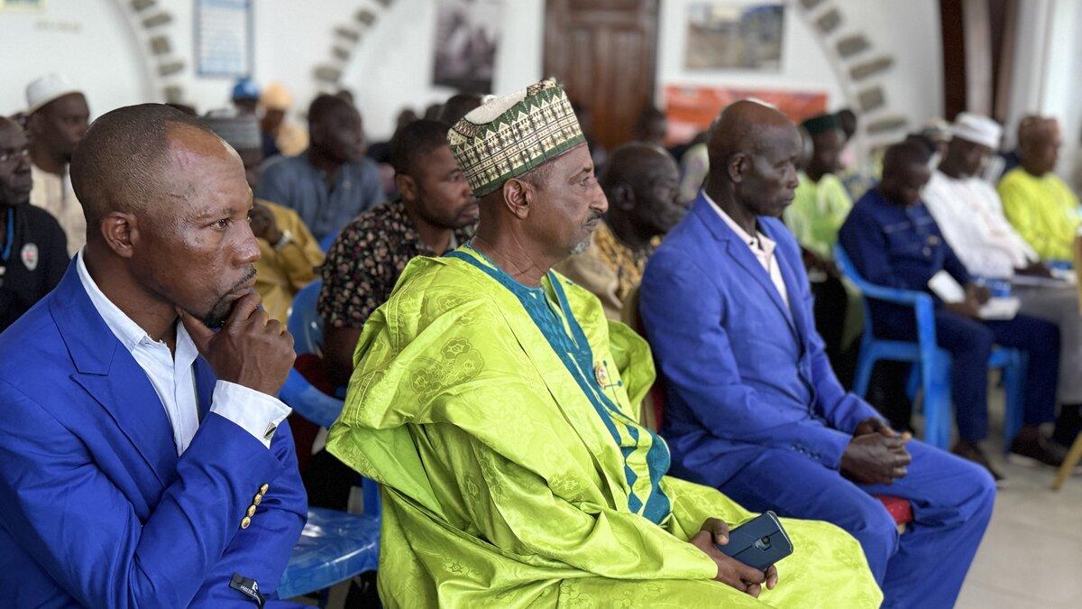 Un public assis lors d’un événement.