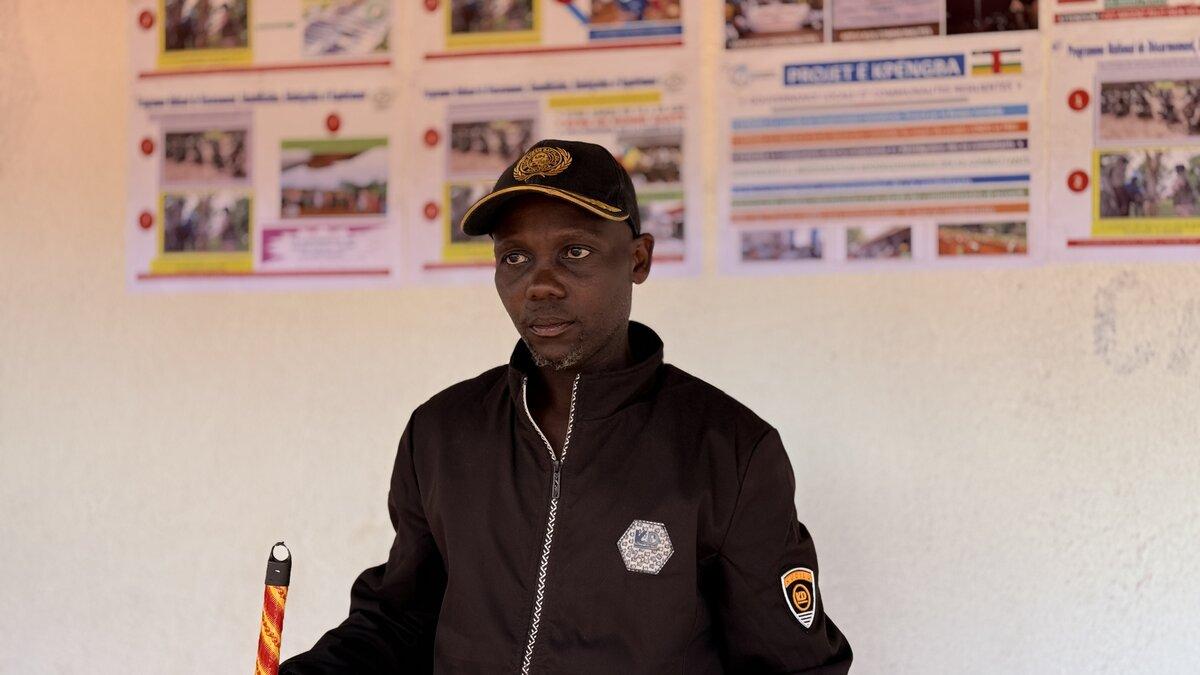 Un représentant de l’Autorité nationale des élections (ANE) est photographié.