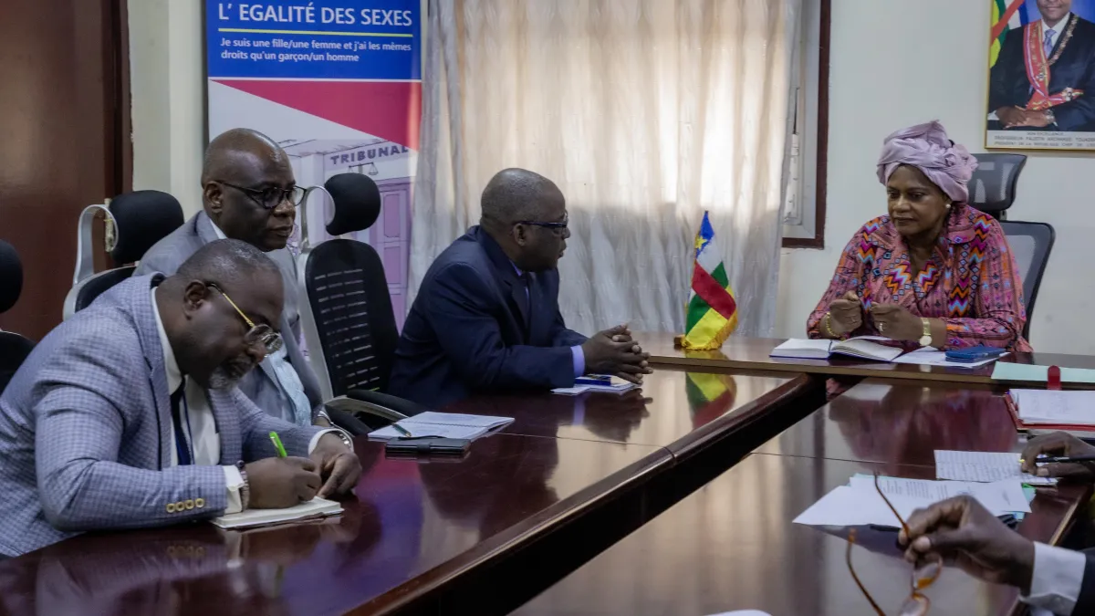 2026-05-20-21-visite_de_lexpert_independant_au_droit_de_lhomme_a_bangui_5602_copie.jpg