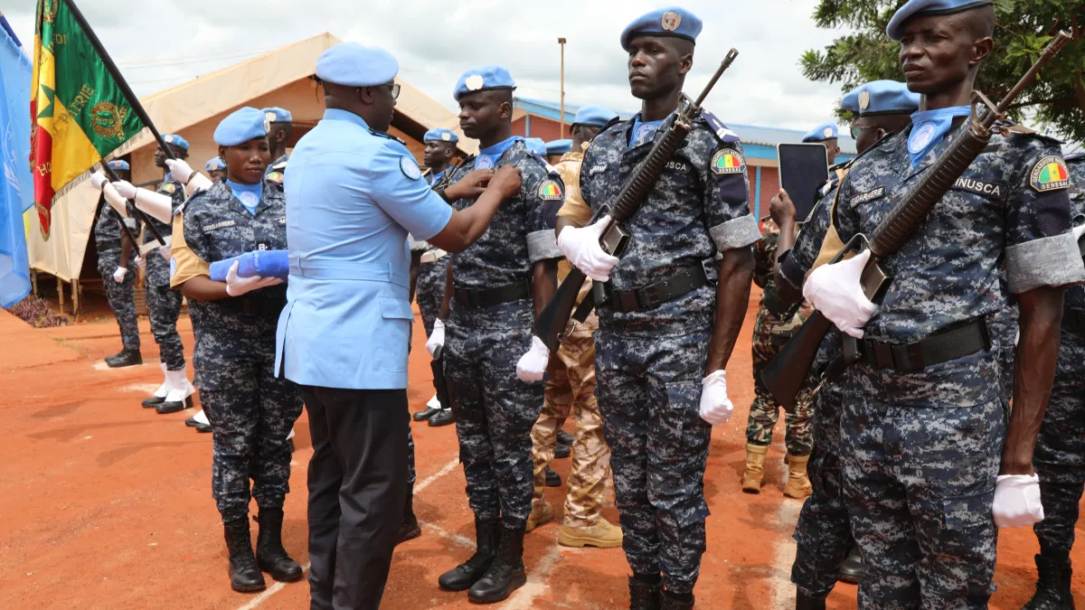 À Berberati, 140 policiers sénégalais de la MINUSCA décorés pour leur engagement au service de la paix