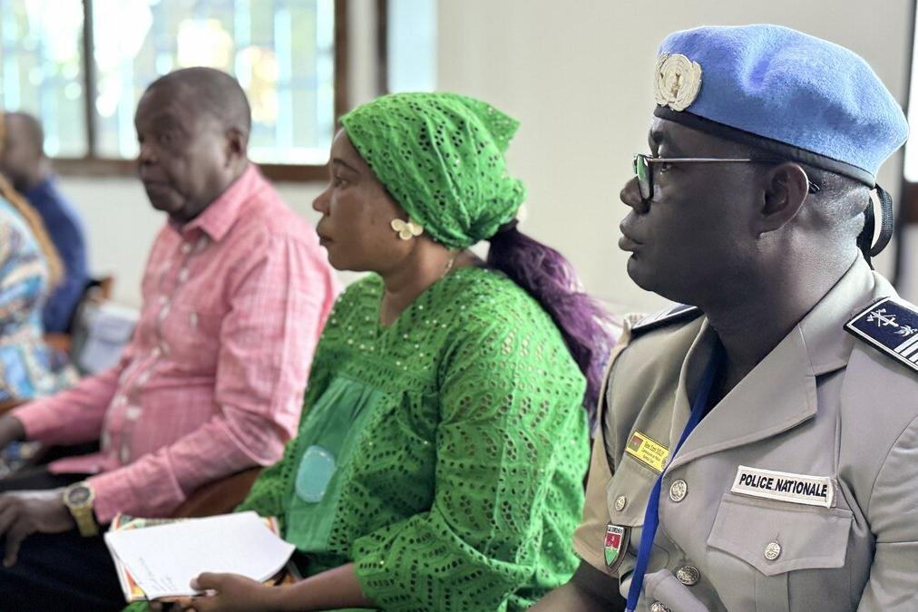 Un panel de casques bleus lors d’un événement.