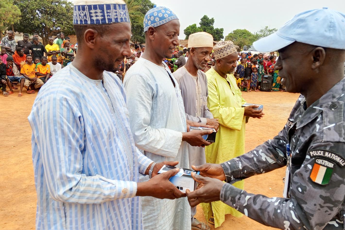 radios solaires a Dilapoko a un homme