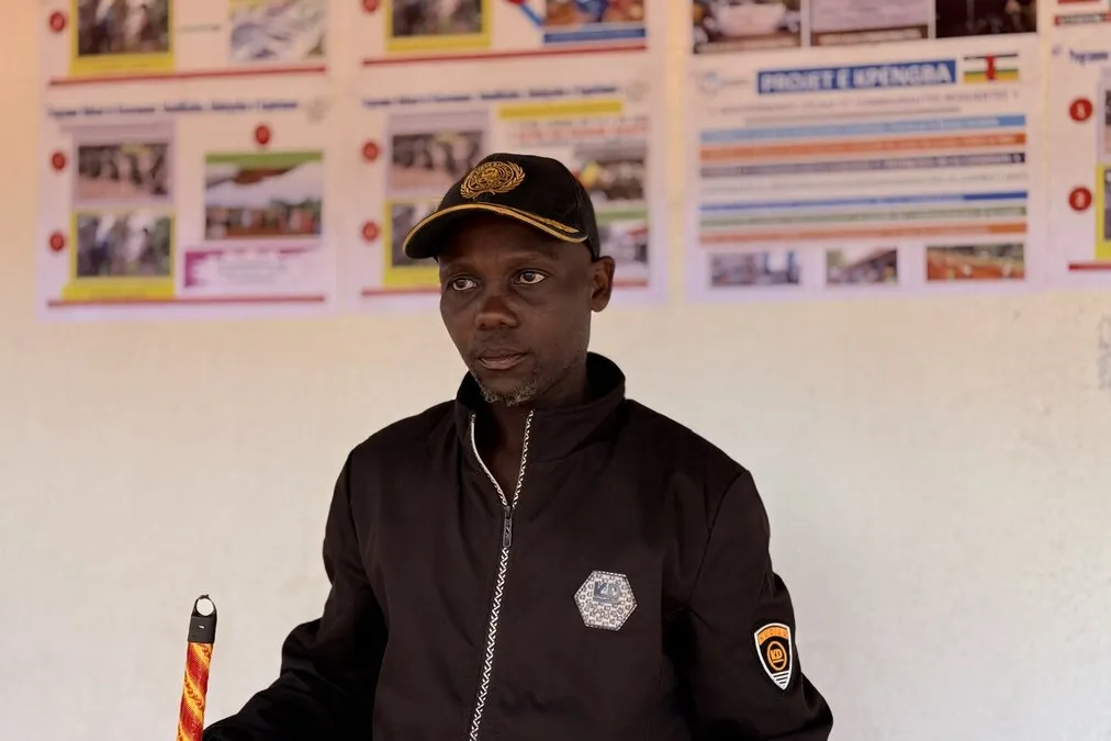 Un représentant de l’Autorité nationale des élections (ANE) est photographié.