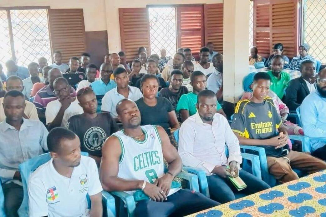 Un public assis lors d’un événement. 