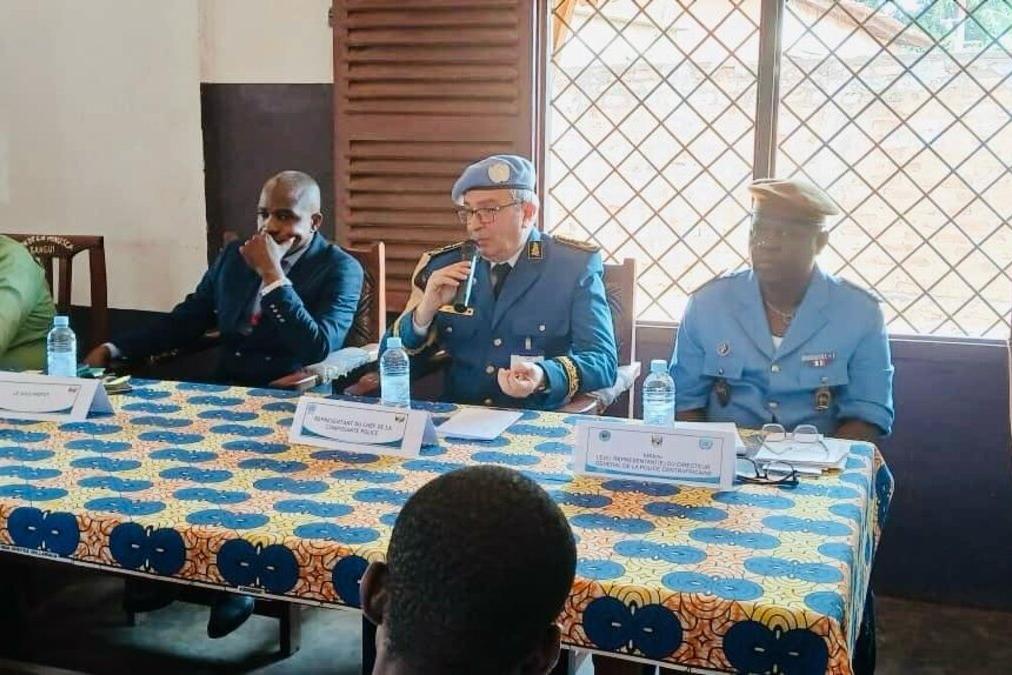 Un panel de casques bleus lors d’un événement.