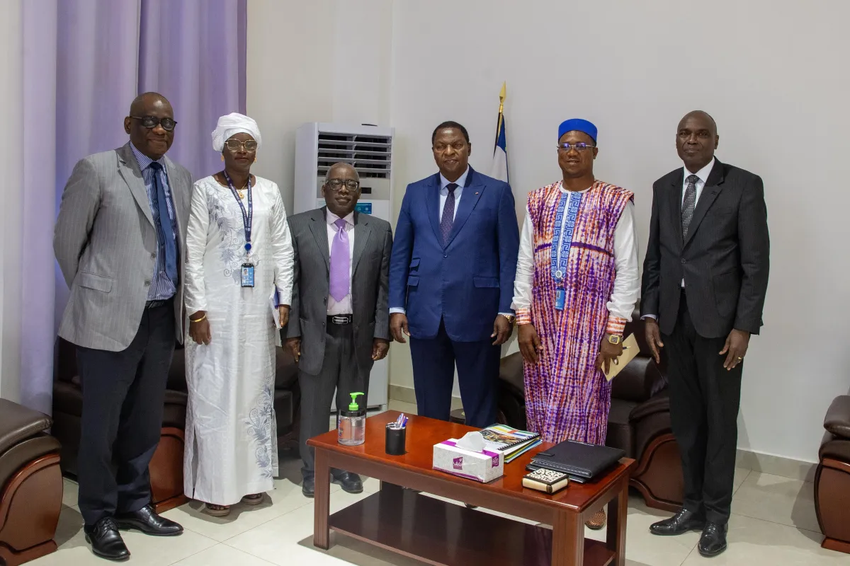2025-05-22-rencontre_du_consultant_droit_de_lhomme_et_le_president_5903_copie.jpg