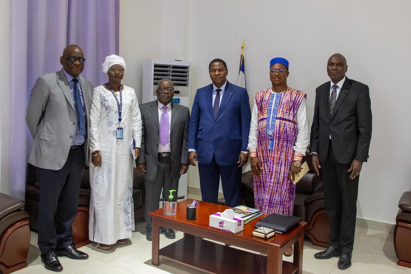 2025-05-22-rencontre_du_consultant_droit_de_lhomme_et_le_president_5903_copie.jpg