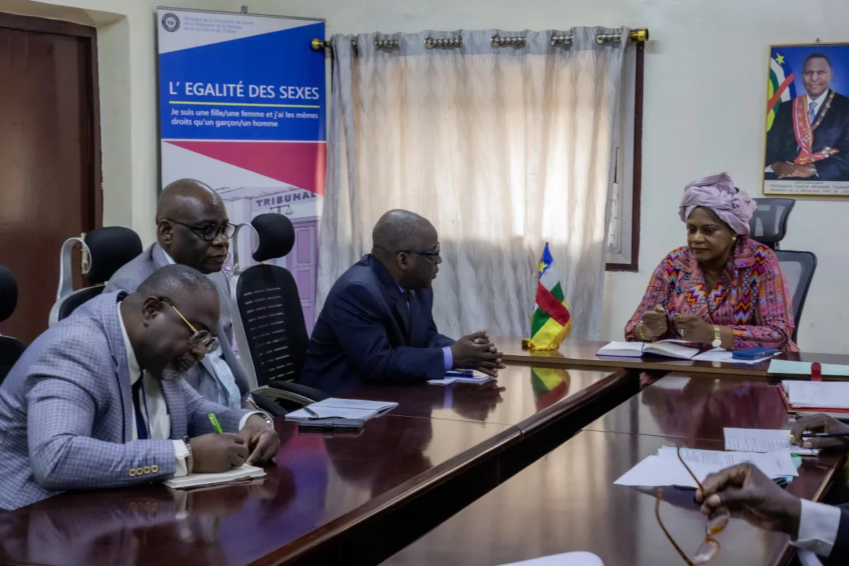 2026-05-20-21-visite_de_lexpert_independant_au_droit_de_lhomme_a_bangui_5602_copie.jpg