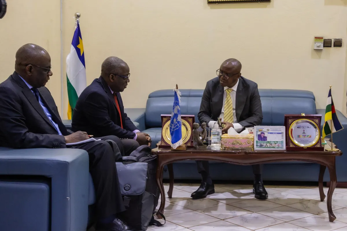 2026-05-20-21-visite_de_lexpert_independant_au_droit_de_lhomme_a_bangui_5716_copie.jpg