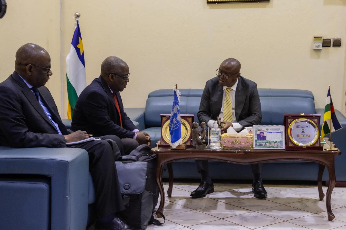 2026-05-20-21-visite_de_lexpert_independant_au_droit_de_lhomme_a_bangui_5716_copie.jpg