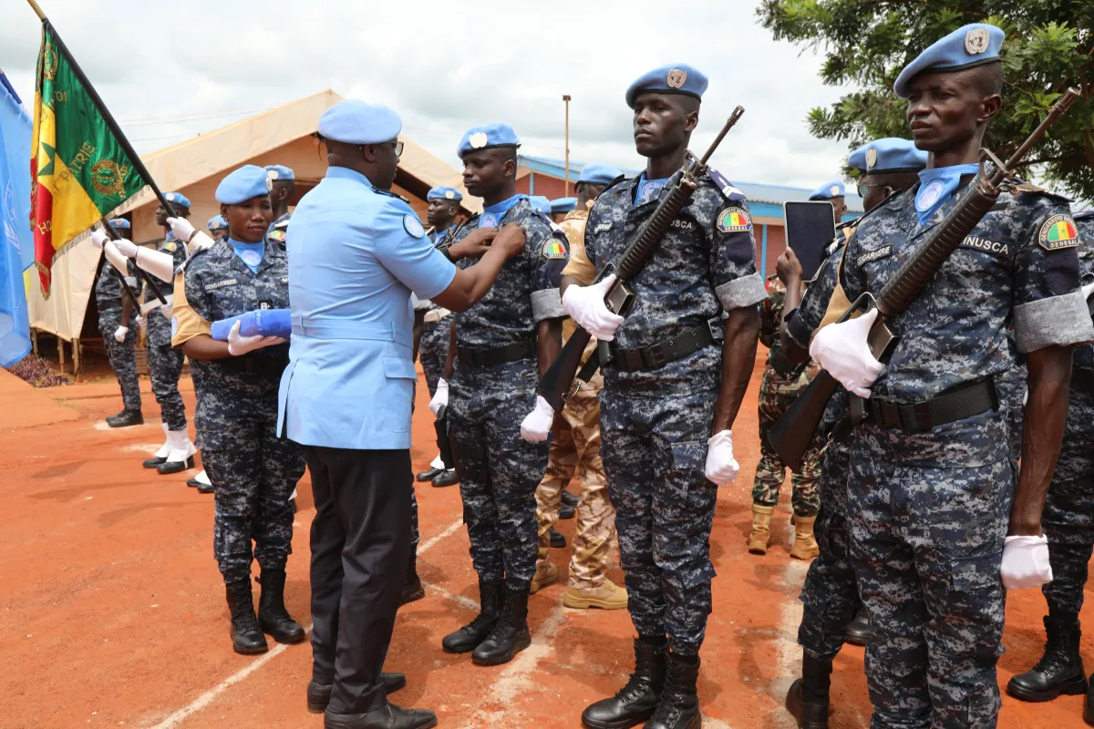 À Berberati, 140 policiers sénégalais de la MINUSCA décorés pour leur engagement au service de la paix