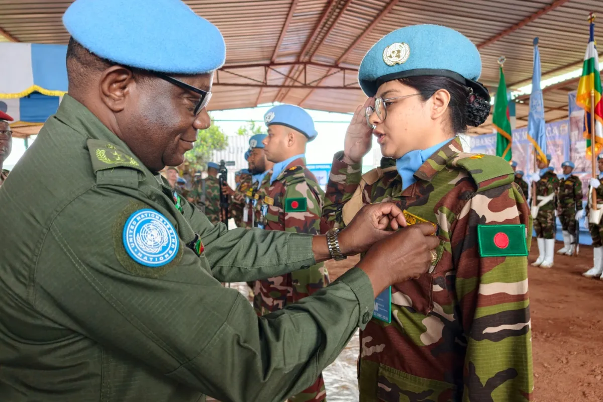 La 10e compagnie des forces spéciales bangladaises de la MINUSCA décorée pour sa contribution à la paix