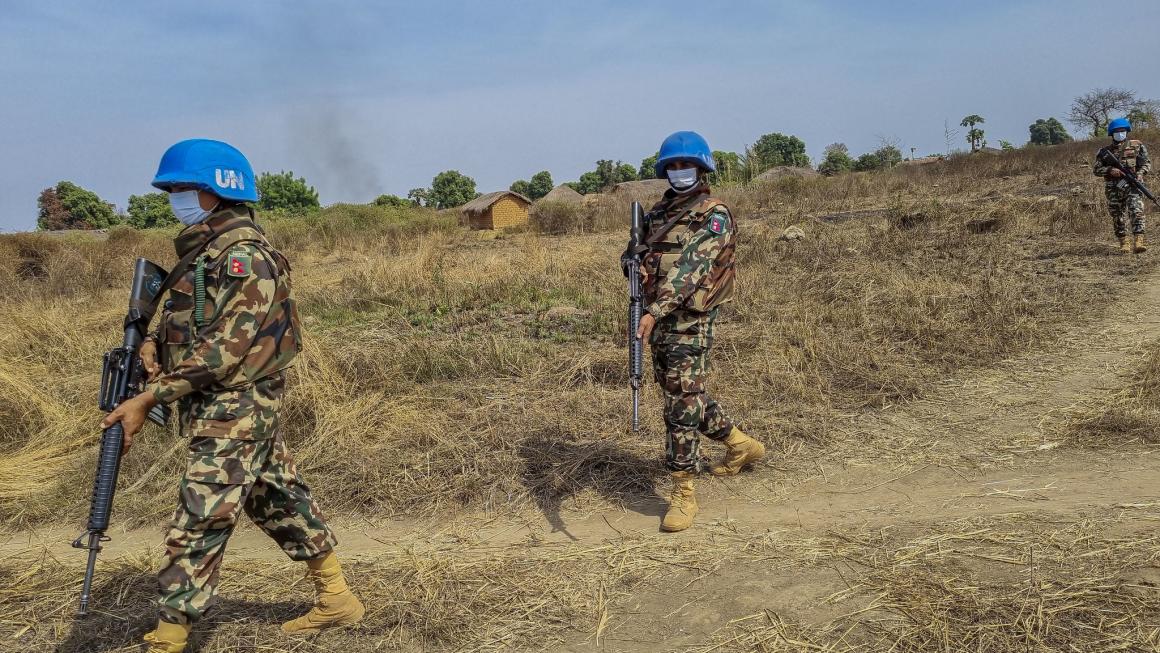 © MINUSCA/Hervé Cyriaque Serefio | Des Casques bleus népalais de la MINUSCA en patrouille à Boyo, en République centrafricaine.
